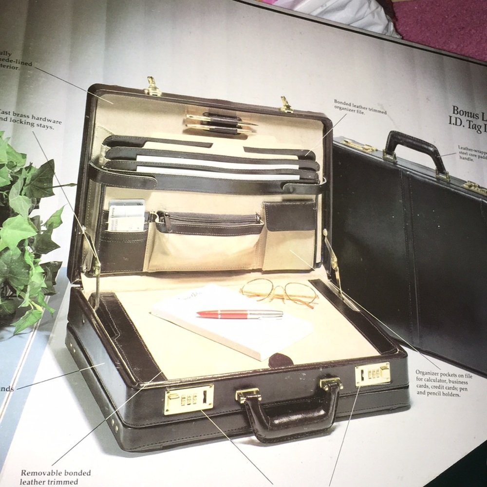 Desk Attache